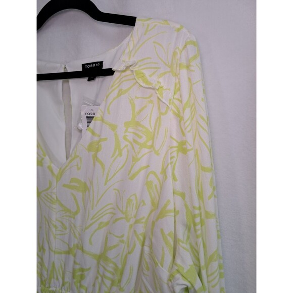Torrid Mini Gauze Floral Yellow Skater Dress Long Sleeves Fit Flare Size 3 NWT - Picture 3 of 12